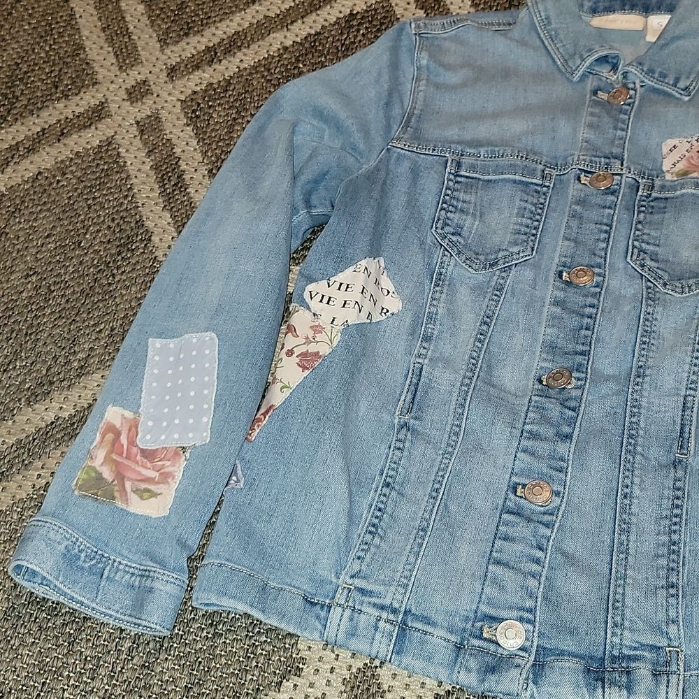 Chicos Patchwork Stretch Light Wash Oversized Jean Jacket Size 0 Small 4 - Picture 5 of 9